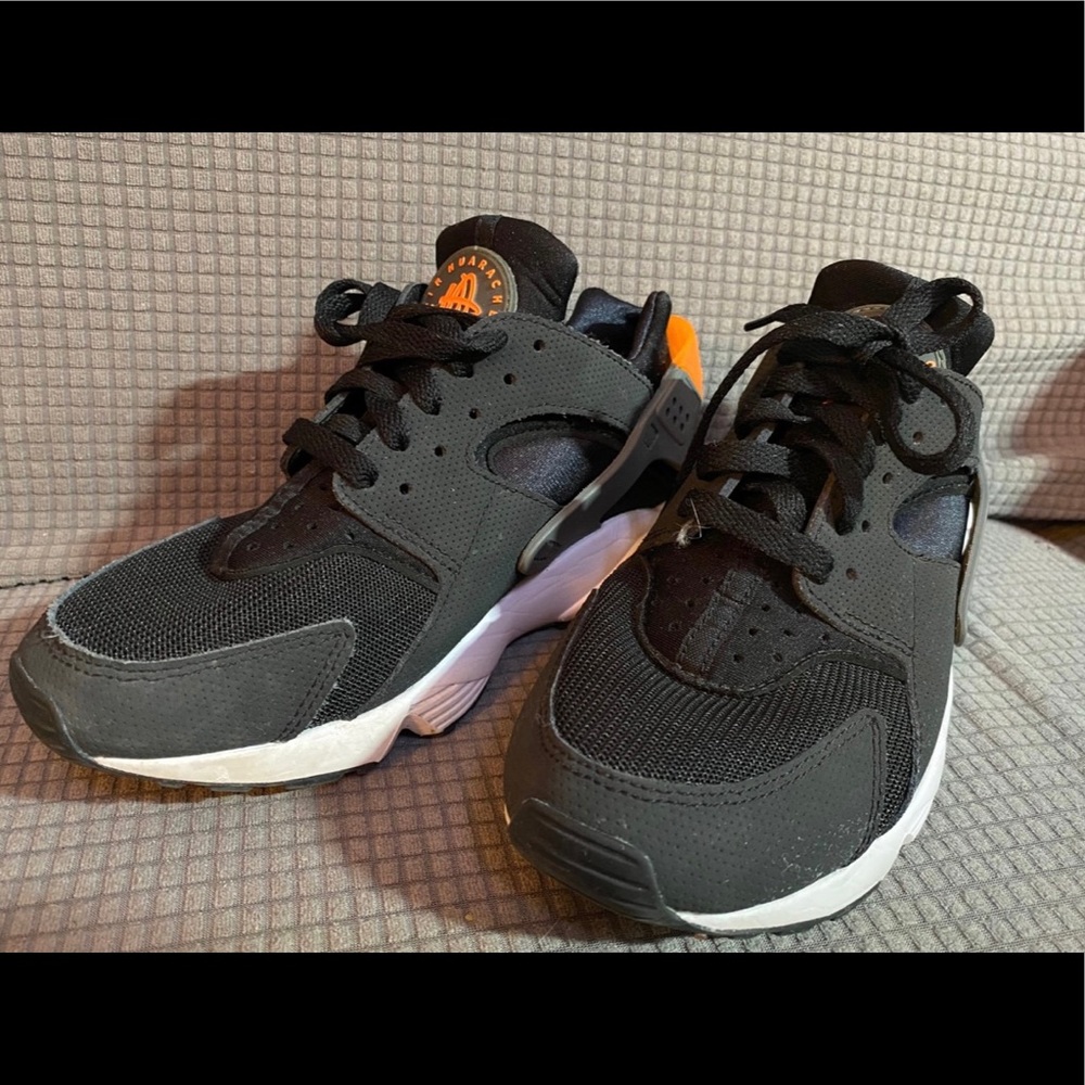 Nike Air Huarache Sneakers Black Safety Orange Lifestyle Shoe DX2659-001 Men 7
